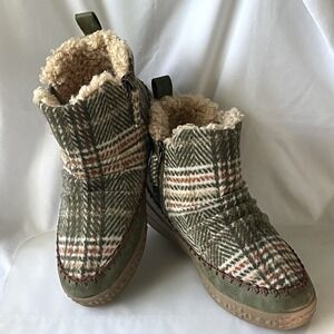 MUK‎ LUKS Sneaker Bootie Womens Size 8.5 or 9 Street Richmond Green Plaid Comfy